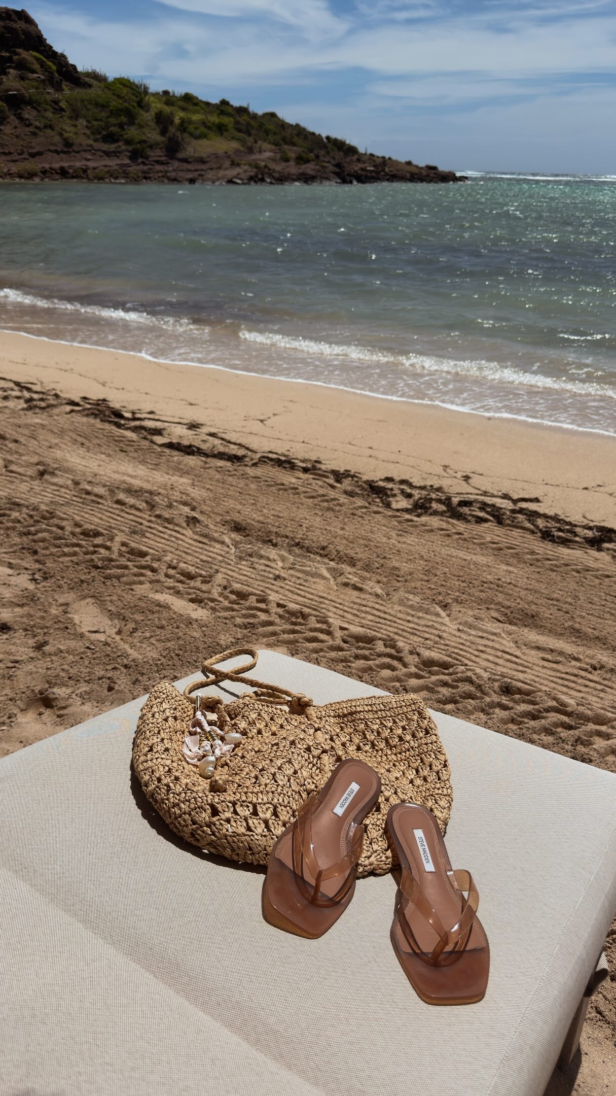 Island makeup ✨ glowy, bronzed & ready for dinner. Comment SHOP for links, xx. 

https://liketk.it/6fuqR