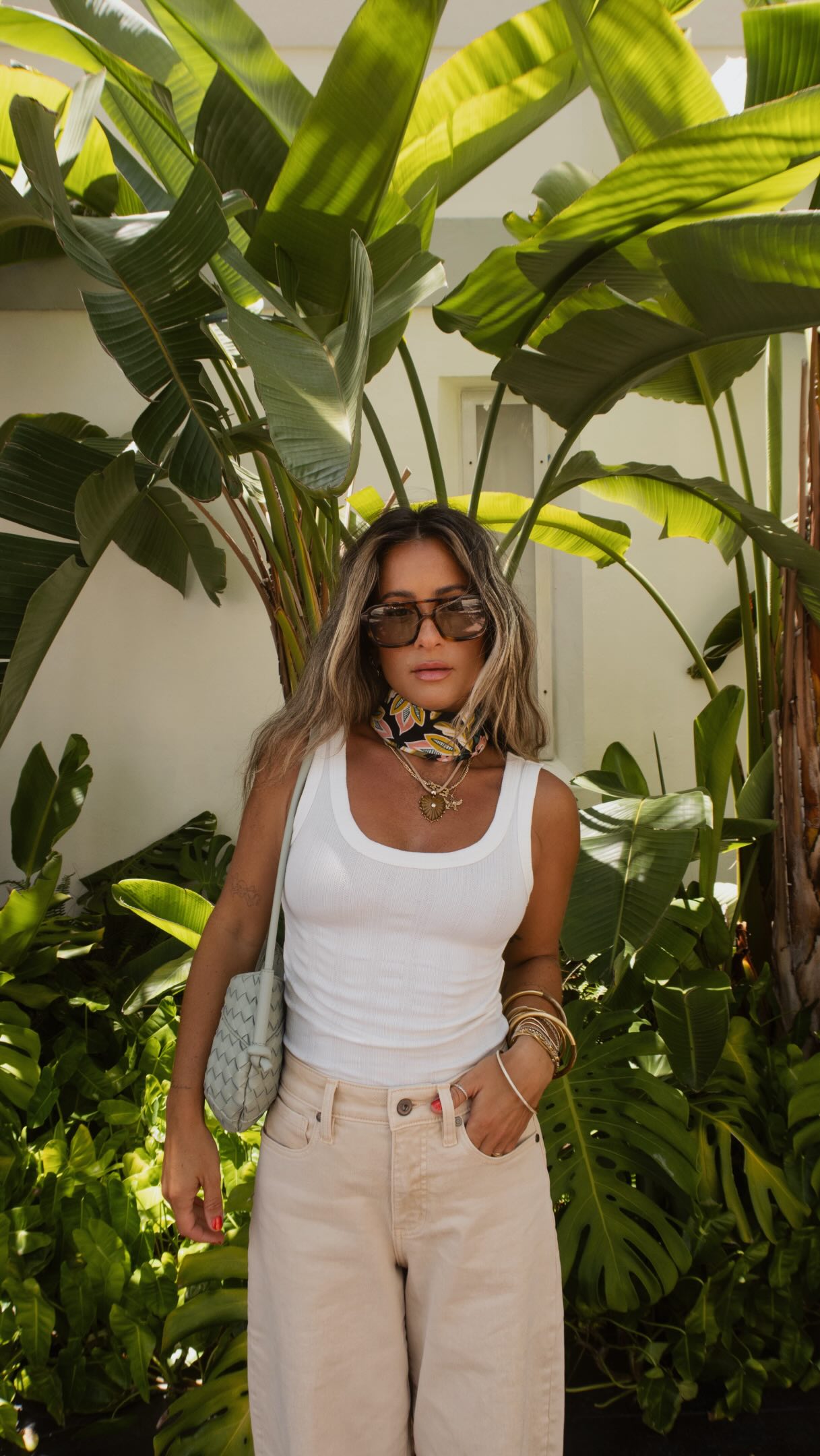 Looking for the perfect barrel jeans? These from @carvedesigns are a personal fave because of the high waist that keeps them feeling from feeling too frumpy 🌺Use code RPROCTOR15 & comment BARREL for the links! Xx #carvecreator #ad